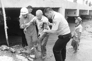 盐城响水七旬翁跳河轻生 江苏灌南渔民救人