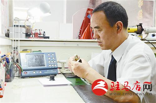 做修表行业的执牛耳者 记驻马店修表师车海建