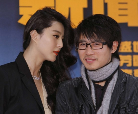 韩寒资料曝光:作家导演职业赛车手 与数女星传绯闻