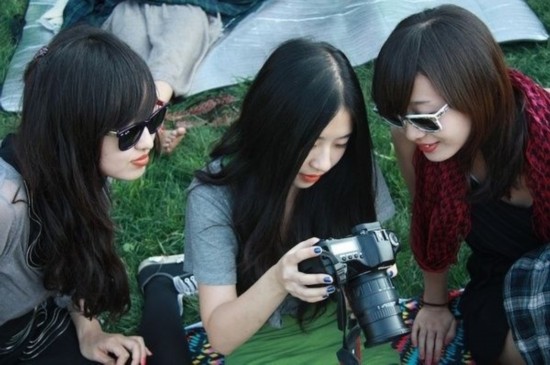 揭网络走红的民间美女现状 奶茶妹妹是赢家【