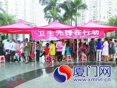 厦门海沧区在职党员干部开展进村居服务群众活