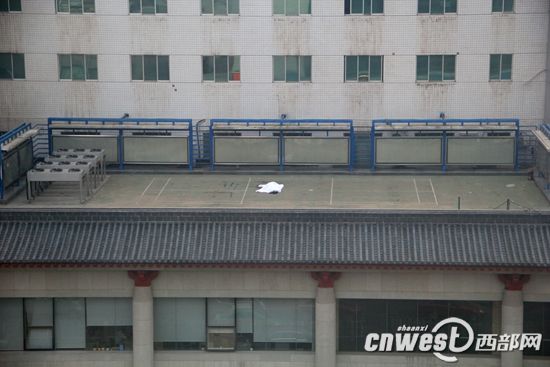 西安一名建行员工跳楼身亡 疑因工作压力太大