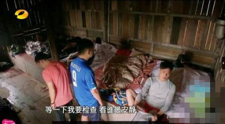 《爸爸2》吴镇宇意外露红<em>内裤</em> 反感调侃怒删微