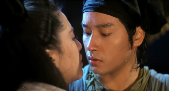 细数电影中的经典之吻:蜘蛛侠倒挂造型佳 同性吻抢镜十足【23】--人民网广西频道--人民网