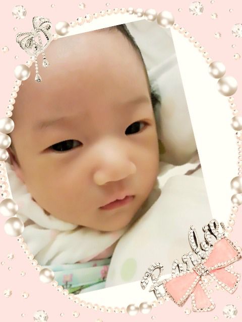 陈晓东首曝光女儿满月照 女儿乳名叫朵朵