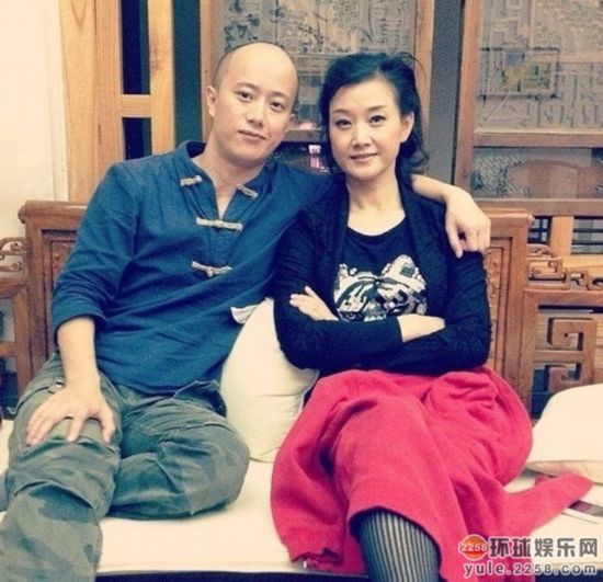 宋祖英亲弟弟近照曝光 游海南岛惬意十足