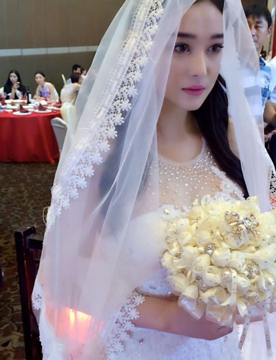 婚纱图片手_婚纱手绘图(2)