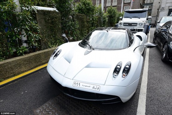 中东花花公子伦敦避暑 超跑占街道