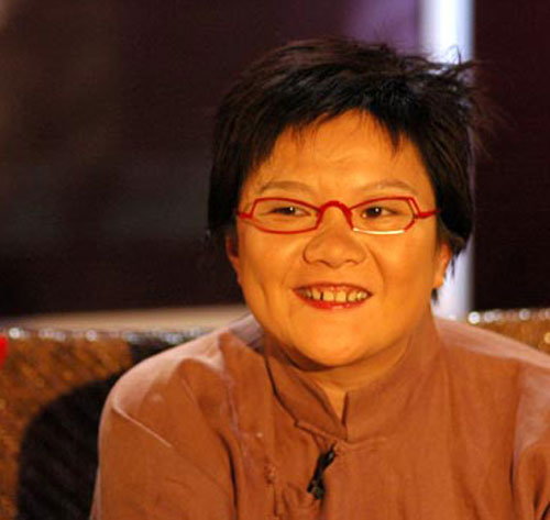 娱圈游走的豪门名媛 富豪千金搏版面争宠