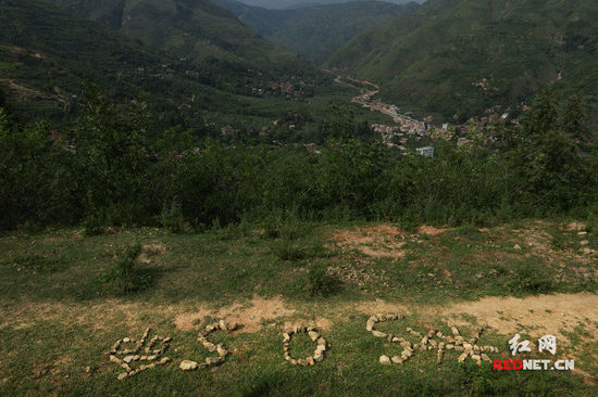 ������³����������к���ʯ���SOS����(��ͼ)