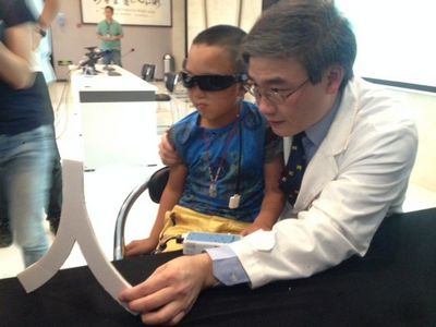 香港医生指被挖眼男童学用导盲仪暂时效果一般