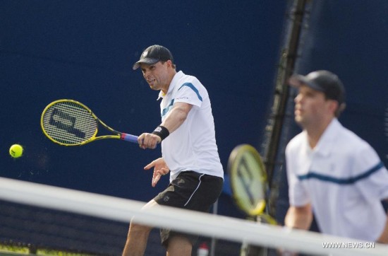 Highlights of 2nd round of men's doubles at 2014 Rogers Cup