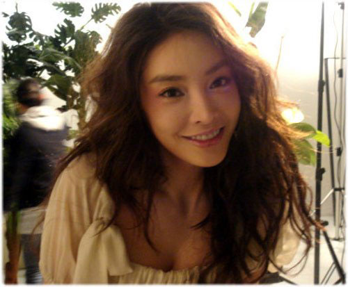 李彩桦被曝曾遭陪睡 揭女星潜规则上位法则