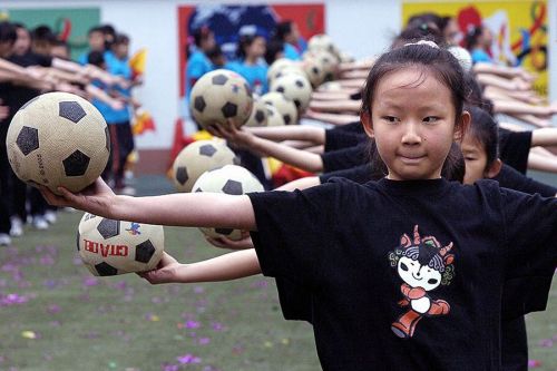 中国青少年运动负荷不够 8%学生体育课写作业