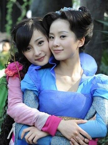 揭杨幂刘诗诗4年闺蜜暗斗史:公布婚讯抢头条【