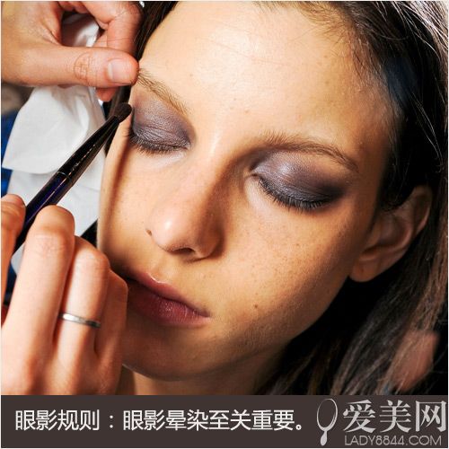 刘雯孙菲菲最炫眼妆 揭T台眼妆潜规则- Micro