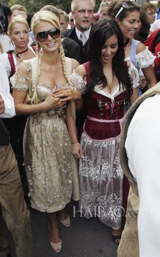�𡤿���ɺ (Kim Kardashian) ������˹��ϣ���� (Paris Hilton)