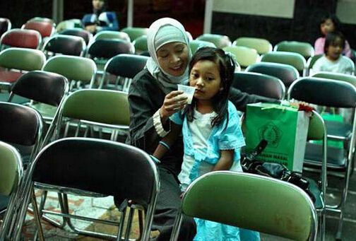 非洲男子被妻子举报被迫割礼 探秘残忍的女孩