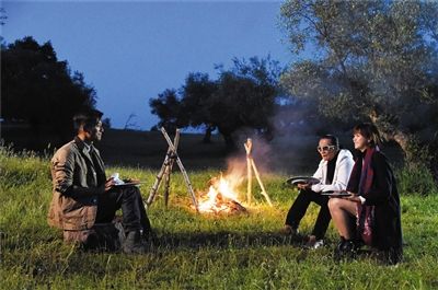 谢贤谢霆锋29年后再度一起旅行 共游西班牙谈