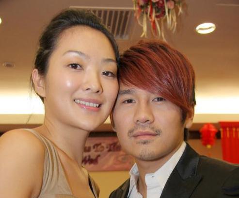 杨威老婆婚纱_杨威老婆(3)