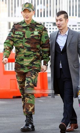 男神穿上军人有何不同 盘点韩国花美男入伍军装照(组图)【13】