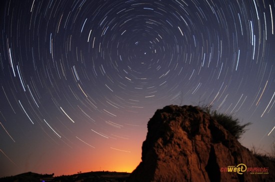 网友实拍黄土高原上美丽的星空 纯净的让人流