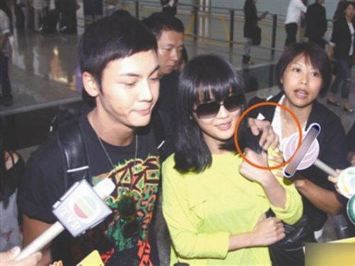 古剑奇谭主演黑历史:李易峰处处留情女友多 郑