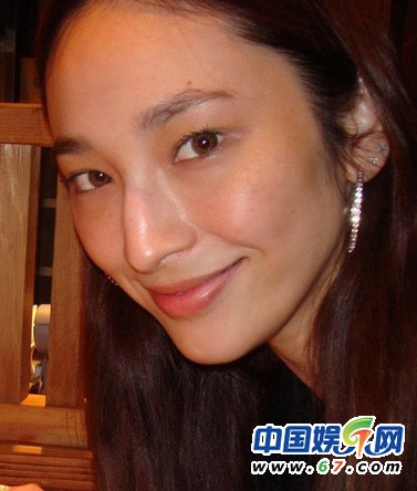 杨幂运动写真四肢发达 明星照片未经PS显丑态