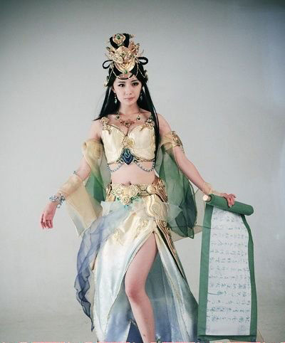 大尺度代言游戏 刘亦菲杨幂性感大PK(图)