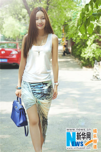 韩雨芹简约街拍曝光 国民好<em>媳妇</em>变身清纯<em>佳人</em>