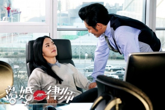 《离婚律师》热度持续 <em>孤男寡女</em>暧昧升级吻戏