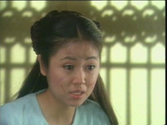 明星凄美落魄造型比拼:唐嫣美得让人心碎 李宇