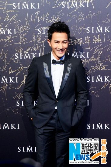 刘恺威帅气亮相男士内衣秀 网友调侃穿太多