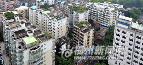 福州温泉路6栋楼顶违建上千平米 市容局:核实后拆除