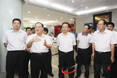 大朗凭身份证填两张表就能拿到营业执照