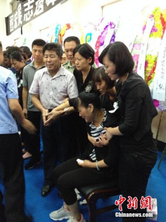 鲁甸地震烈士谢樵追悼会在昆明举行(高清大图