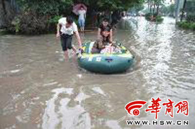 西安昨暴雨积水严重 天台路堵车1.5公里严重拥