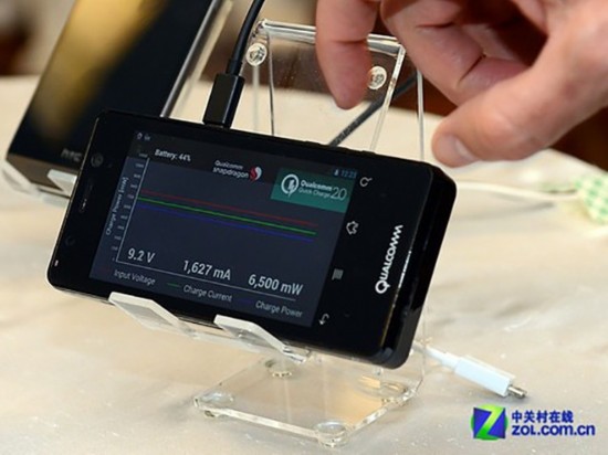 OPPO Find 7充电对比小米4 速度差一倍
