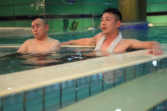 潘长江与男主播半裸照 网友:潘大叔,别著凉