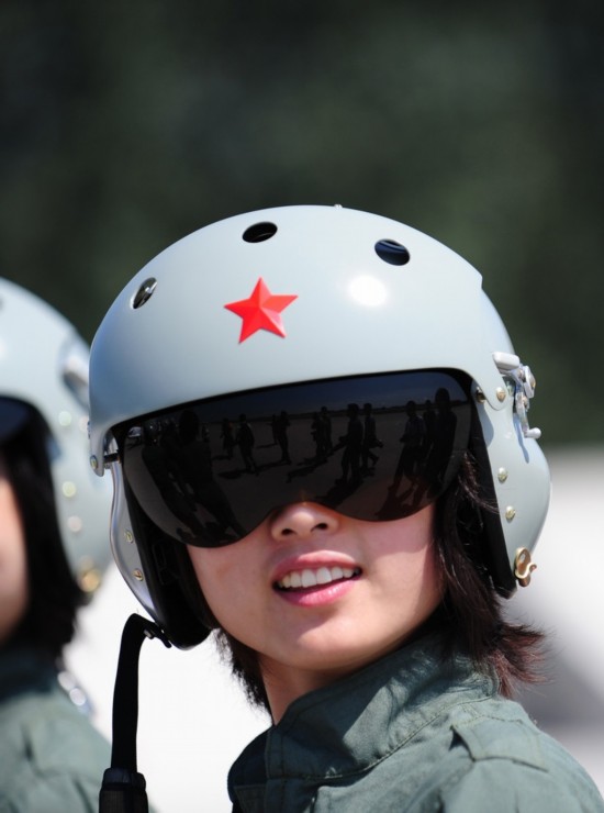 世界空军女飞行员大比拼 中国女飞行员令人惊