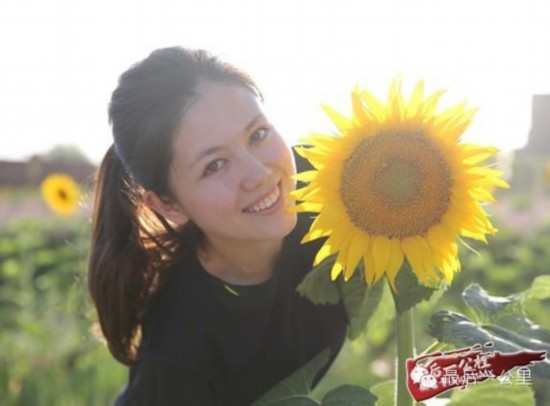 维吾尔族美女成反恐特警 1家8人当警察战力很