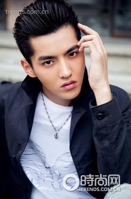  吴亦凡 被曝 整容  整形专家:他的帅气外表属于自