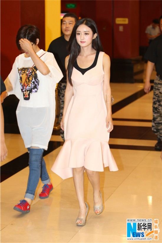 赵丽颖甜美代言 呛声张翰:喜欢气场强大的男生