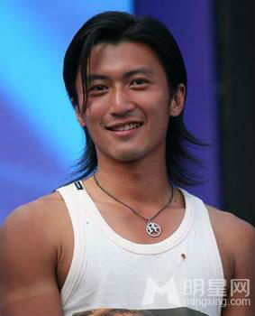 细数那些被死亡的明星  李宇春 整容失败古巨基