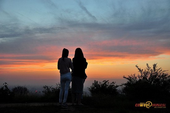 夕阳下的西安白鹿原 霞光流彩风光旖旎显神秘