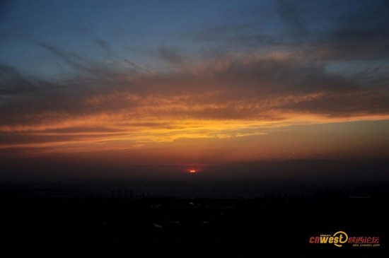 夕阳下的西安白鹿原 霞光流彩风光旖旎显神秘