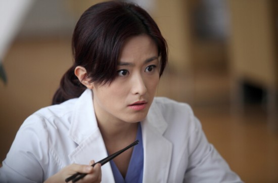 徐百卉完美演绎《产科医生 被封"白衣女神-手机人民网