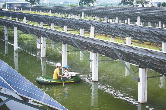 江苏常熟现渔光互补光伏电站 边发电边养殖