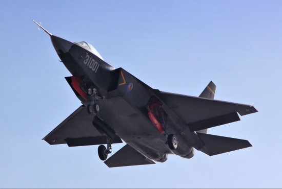 中国三代战机数量高居世界第二 紧追美国步伐