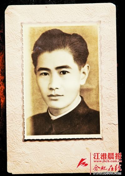 合肥8旬老人晒60年前毕业证 网友赞"帅爷爷"(图)